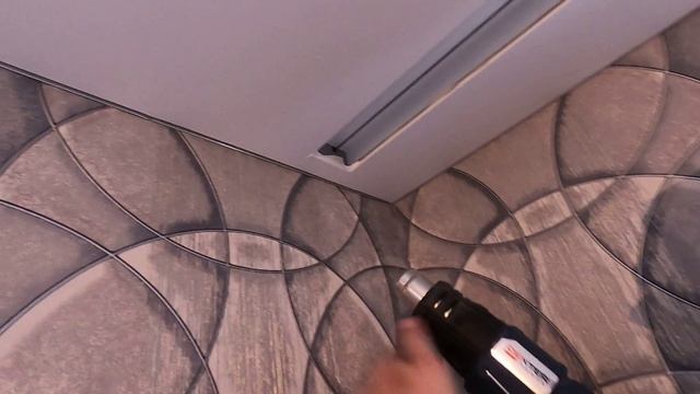 Как мы установили скрытый карниз на установленный натяжной потолок
