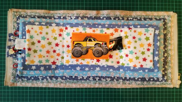 Детский развивающий тренажер для изучения застежек.