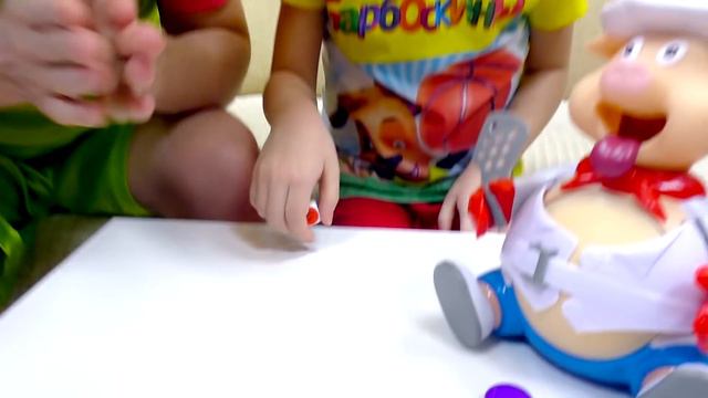 Рома ОДИН ДОМА! Что придумал Хелпик Для детей? Кто пришел в ГОСТИ? Рома и Хелпик