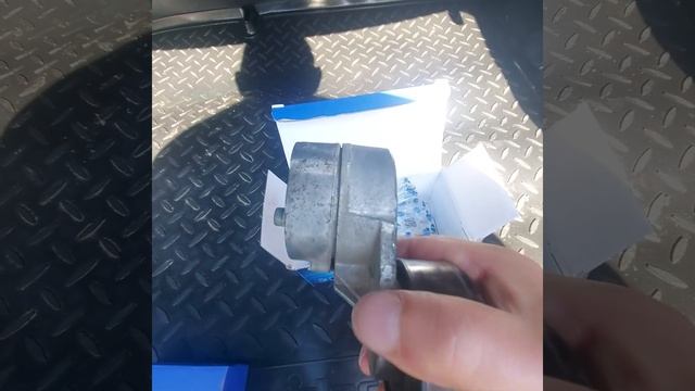 Киа рио 3 мотор 1,4 автомат не едет,причина в ролике натяжителя .