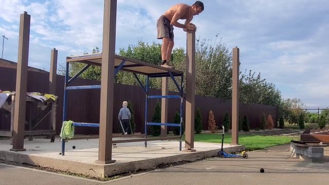 монтаж столбов из ДПК и установка мауэрлата