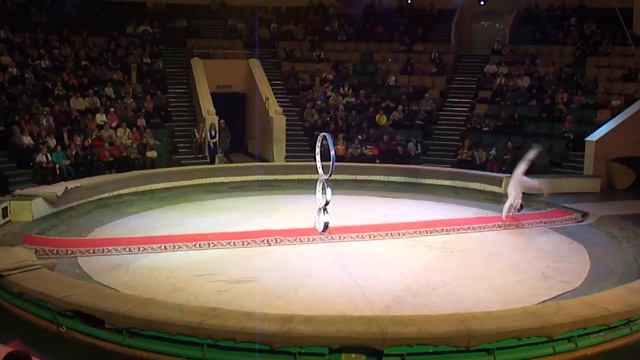 Акробаты в цирке. Супер Шоу!.MP4