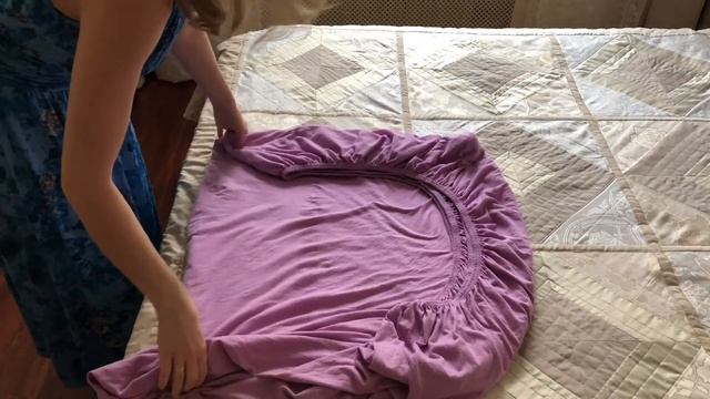 Как СЛОЖИТЬ ПРОСТЫНЮ НА РЕЗИНКЕ (трикотажную). Самый простой способ.