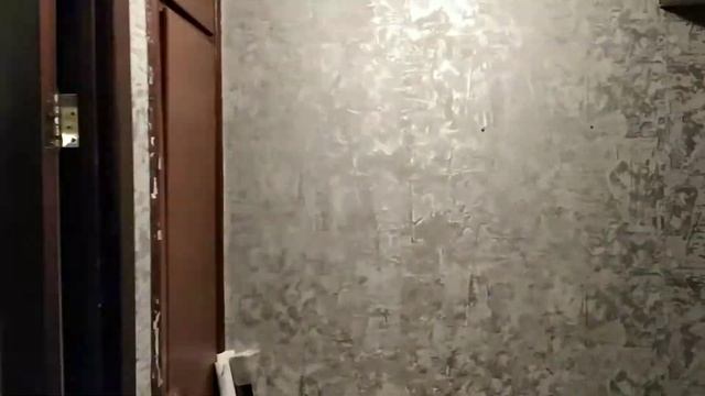Как поклеить обои на масляную краску
