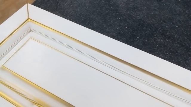 Нанесение золотой патины Renner на крашеный МДФ фасад с последующим лакированием.