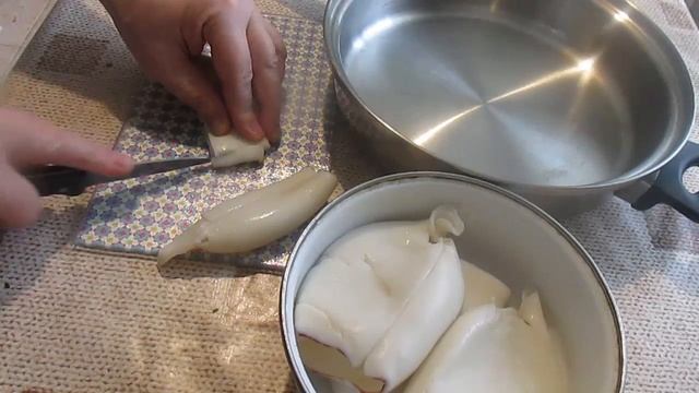 Как приготовить замороженные кальмары. Нежные КАЛЬМАРЫ В СМЕТАННОМ СОУСЕ.