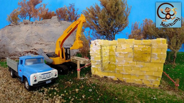 Строим город для машинок игрушек Грузовик, Самосвал и Кирписные стены Манкиту