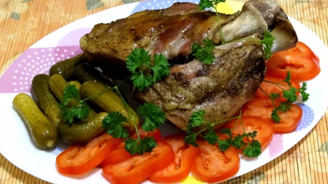 СВИНАЯ РУЛЬКА В МУЛЬТИВАРКЕ