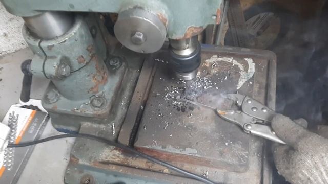 Снегоуборщик самодельный.Приставка для мотоблока изготовление и тест.