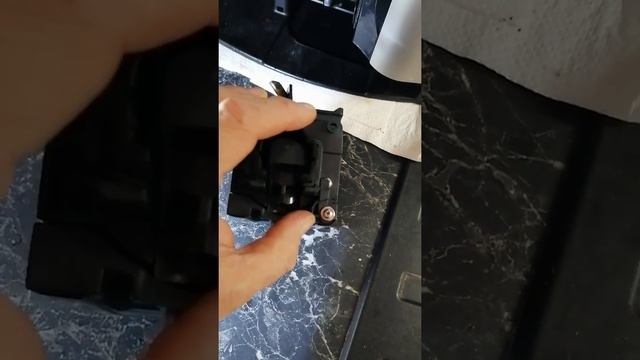 Снятие заклинившего заварочного блока в машинке Delonghi ESAM 3200.