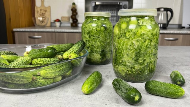 Не выбрасывайте переросшие огурцы! Универсальная заготовка из переросших огурцов на зиму без уксуса