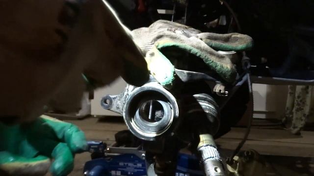 Как смазать ступичные подшипники Stels Guepard - специальный адаптер из китая