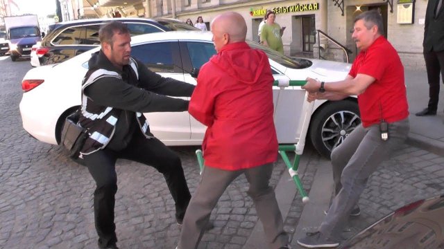 Санкт-Петербург. Жестко нахлобучили VIP-охрану