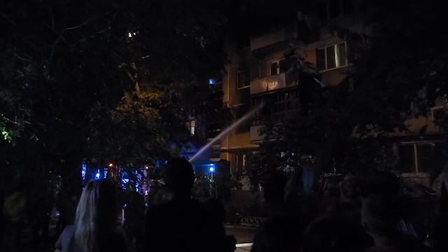 Тушение ужасного пожара на Спартановке несколько пожарных машин, Волгоград