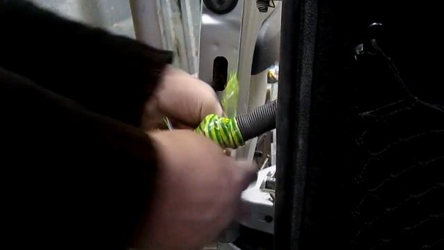 Лада Ларгус. Такая неисправность может быть у каждого. Ремонт жгута проводки задней двери подробно.