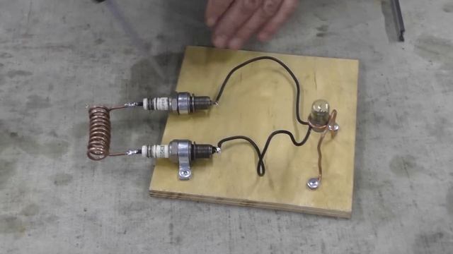 Разоблачение: Энергия из двух свечей и магнита | горит лампочка | Welding Machine