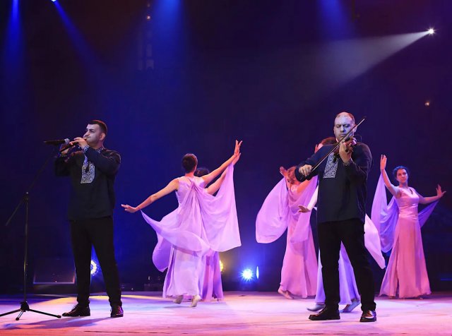 Karen Karapetyan & David Badalyan - Spanvac Axavni (Սպանված Աղավնի)