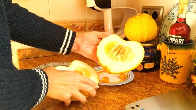 КУМКВАТ     удивительный фрукт, случайно увидела, как он растет!!