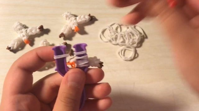 Плетение из резиночек / Плетение ЧАЙКИ на рогатке без станка .