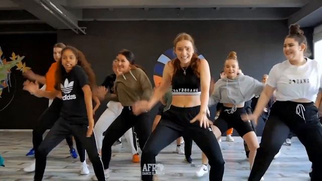 NDOMBOLO | COUPÉ DÉCALÉ AFRO DANCE CLASS | Denisa Mzungu