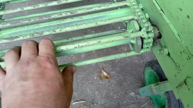 Самодельная транспортёрная картофелекопалка с автономным приводом" мототяпка"
