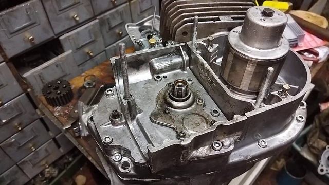 НЕ ЗАКРЫВАЕТСЯ крышка КП Минск/Иж Планета. ПОЧЕМУ ?