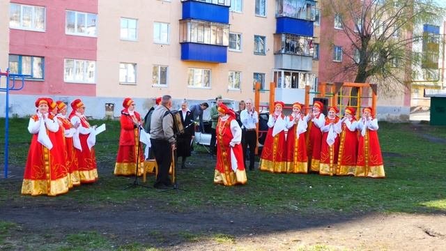 Поём всем двором г. Сим / Информационный канал Горный Урал Александра Мартынова