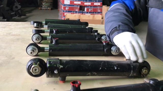 Рулевые цилиндры мтз. Гидроцилиндр 50-3405215 с пальцами и без.
