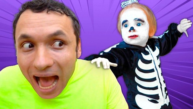 Хэллоуин! Семья скелетов и Сладость или гадость | Майя и Маша | Детские песни