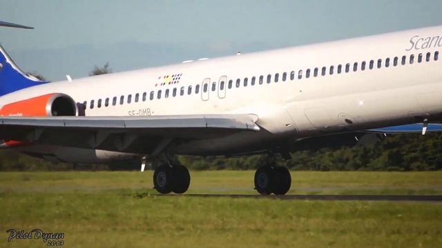 Close Up!! SAS / McDonnell Douglas MD-80 at Copenhagen Kastrup (1minute, just plain spotting)
