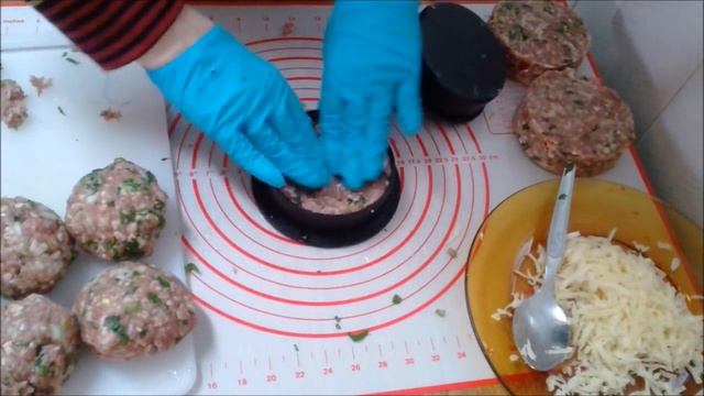 Отзыв-пресс для изготовления гамбургеров и котлет с начинкой, фаршированных