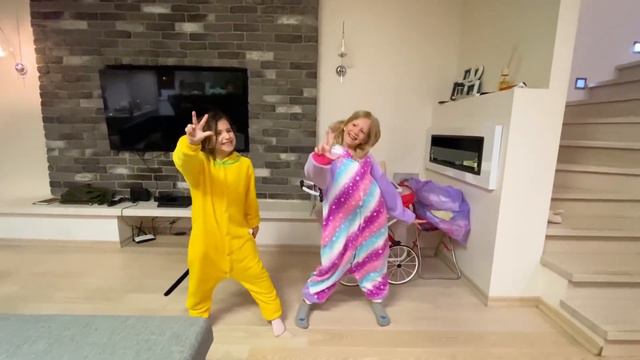 Аминка ГУЛЯЕТ с СОБАКОЙ ГАББИ! К нам приехали в гости Family Box! Милана и Аминка УСТРОИЛИ ТАНЦЫ!