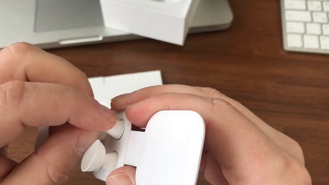 Как снять амбушюры с AirPods Pro