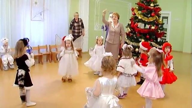 Ясли. Танец с колокольчиками на новогоднем  утреннике.