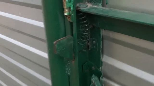 Как самому сделать защелку для калитки на даче.