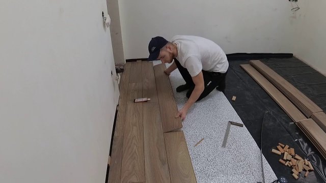 ✅Как укладывать ламинат одному | БЫСТРО И ЛЕГКО