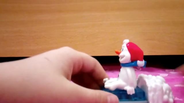 Распаковка новогодних киндер maxi! Крутые снеговики