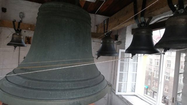 Колокольный звон в церкви Александра-Невского (пробую новый рисунок игры на подзвонных колоколах)