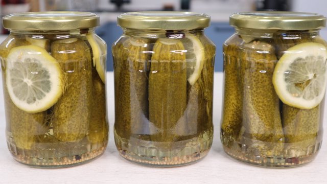 Огурцы маринованные без уксуса "Пражские". Храню в шкафу в квартире без погреба