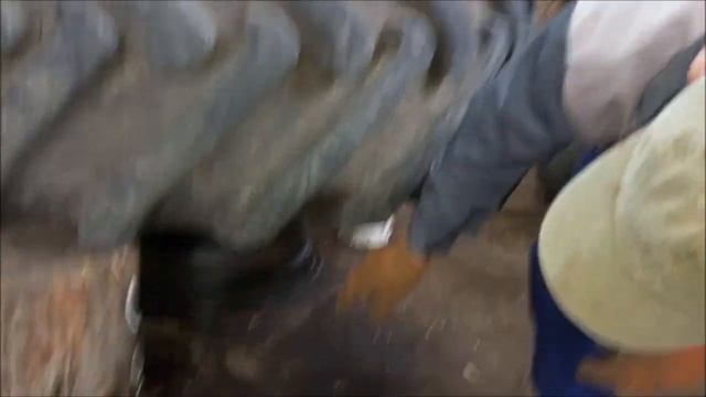 Как разбортировать и забортировать колесо от Кировца (К-700).