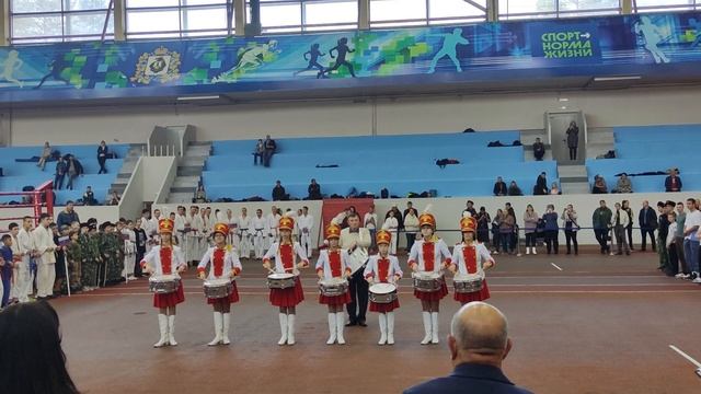 Барабанят