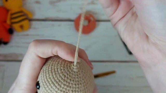 Как стянуть отверстие амигуруми аккуратно / Закрытие головы цельновязанной игрушки