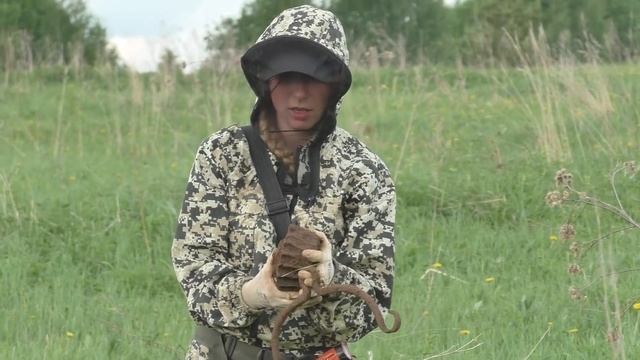 Заброшенное селение на холме. Обследуем подвалы.