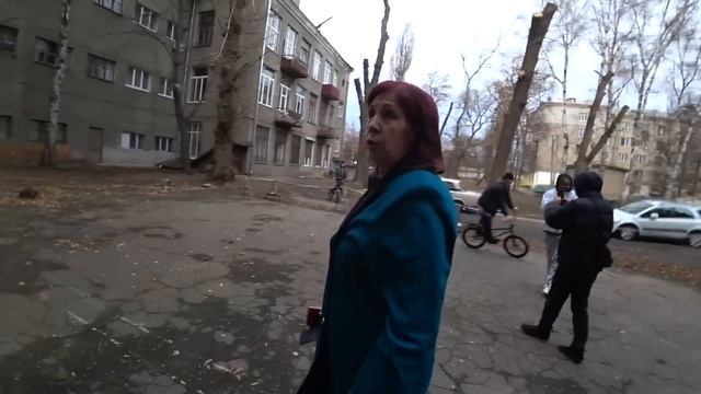 Разбили окно ЯЖЕБАБКА вызывает полицию, РАЗБОРКА , катаемся по дворам на бмх