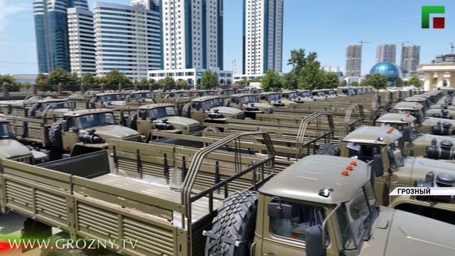 Рамзан Кадыров принял участие в передаче крупной партии специальной техники для бойцов в зоне СВО