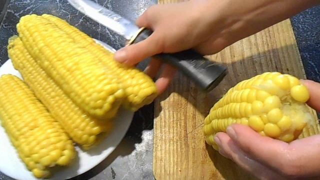 Как отделить зёрна от кукурузы! Как снять зёрна с кукурузы! 2 способа!!!