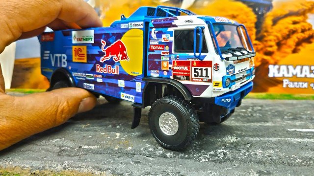 Моделька машины КАМАЗ ДАКАР спортивный грузовик 1/43. Про машинки.