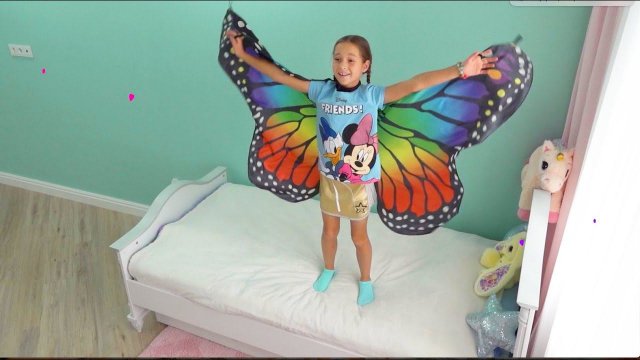 София выращивает бабочек дома! Дети и папа гуляют в парке Dubai Butterfly Garden