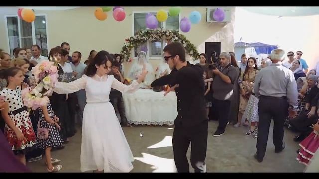КУМЫКСКАЯ СВАДЬБА.ДВЕ НЕВЕСТЫ.ПРЕКРАСНЫЙ ТАНЕЦ РОДИТЕЛЕЙ ЖЕНИХОВ,ДРУЗЕЙ ЖЕНИХОВ И ПОДРУГ НЕВЕСТ.