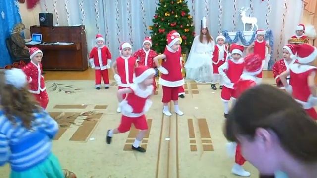 Новый год Танец морозят Утренник в детском саду